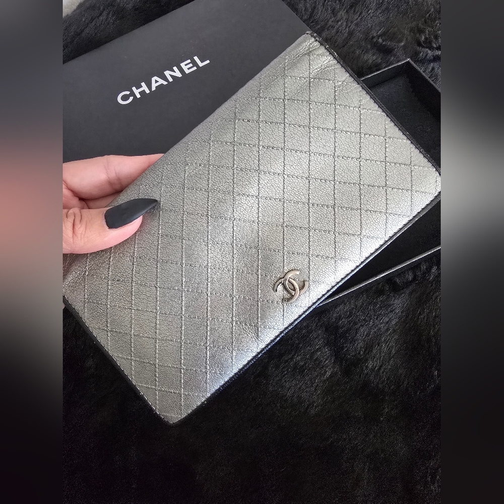 CHANEL Silver Quilted Leather Clutch with CC Logo